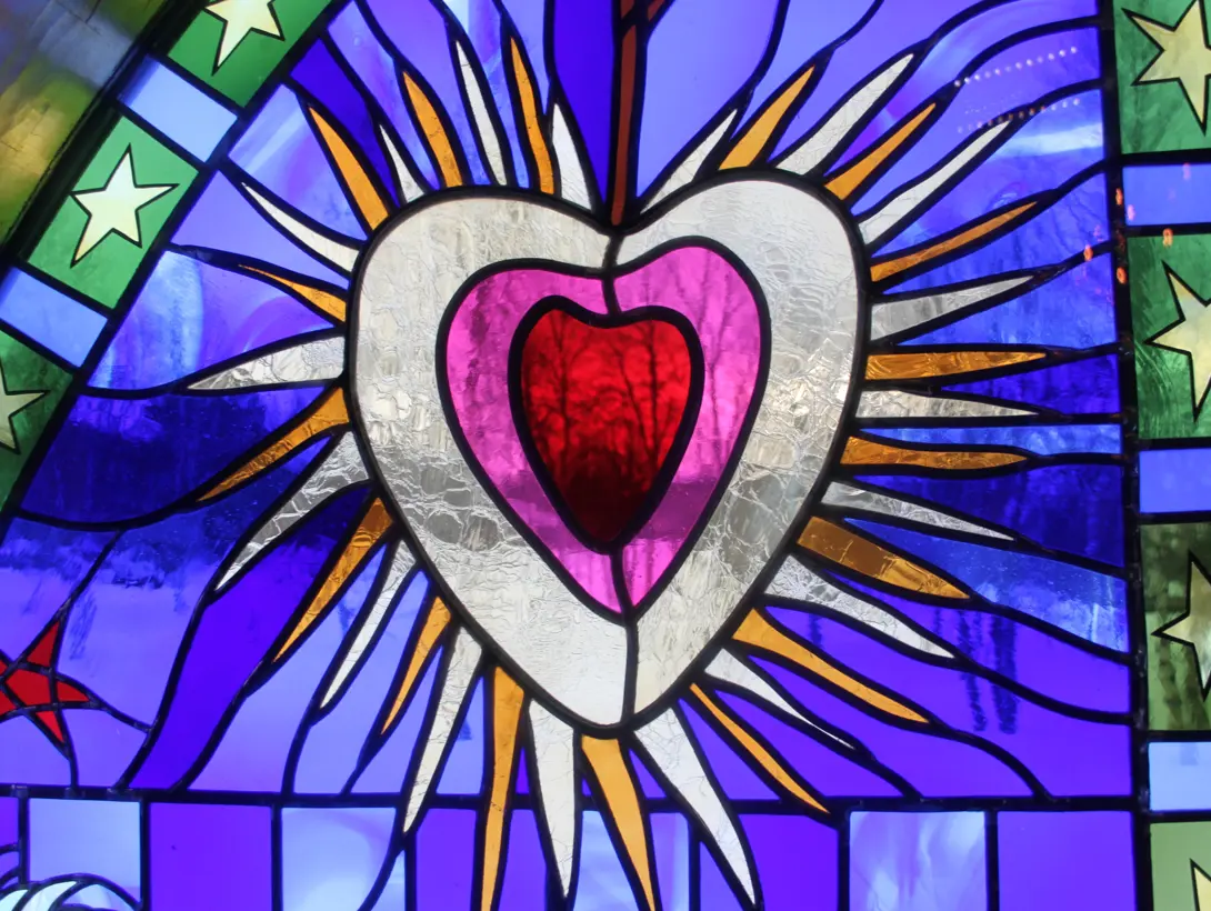 Herte - utsnitt av glassmaleriet i Lyskapellet