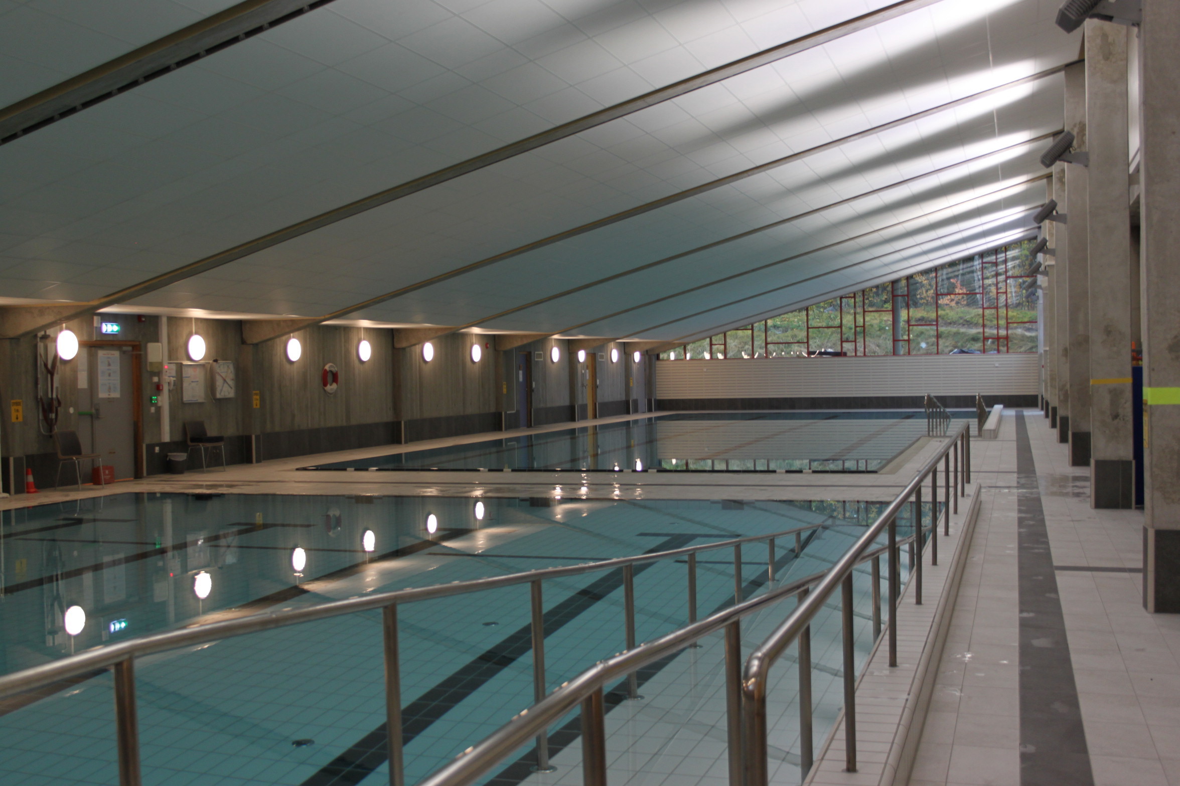 Svømmehallen med to bassenger